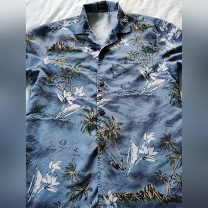 TROPICAL STORM Men's Button Up Shirt. Size Small. Short Sleeves.
